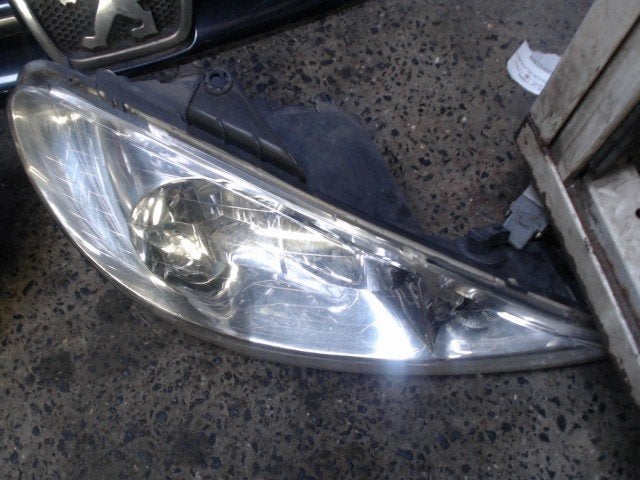 Optique avant droit Peugeot 206 1998-2009 LP/15738, Autos : Pièces & Accessoires, Enlèvement, Utilisé, Peugeot