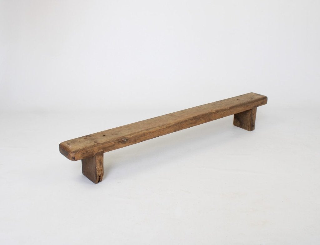 repose-pieds, banc bas en bois (d'un banc d'église?), Enlèvement