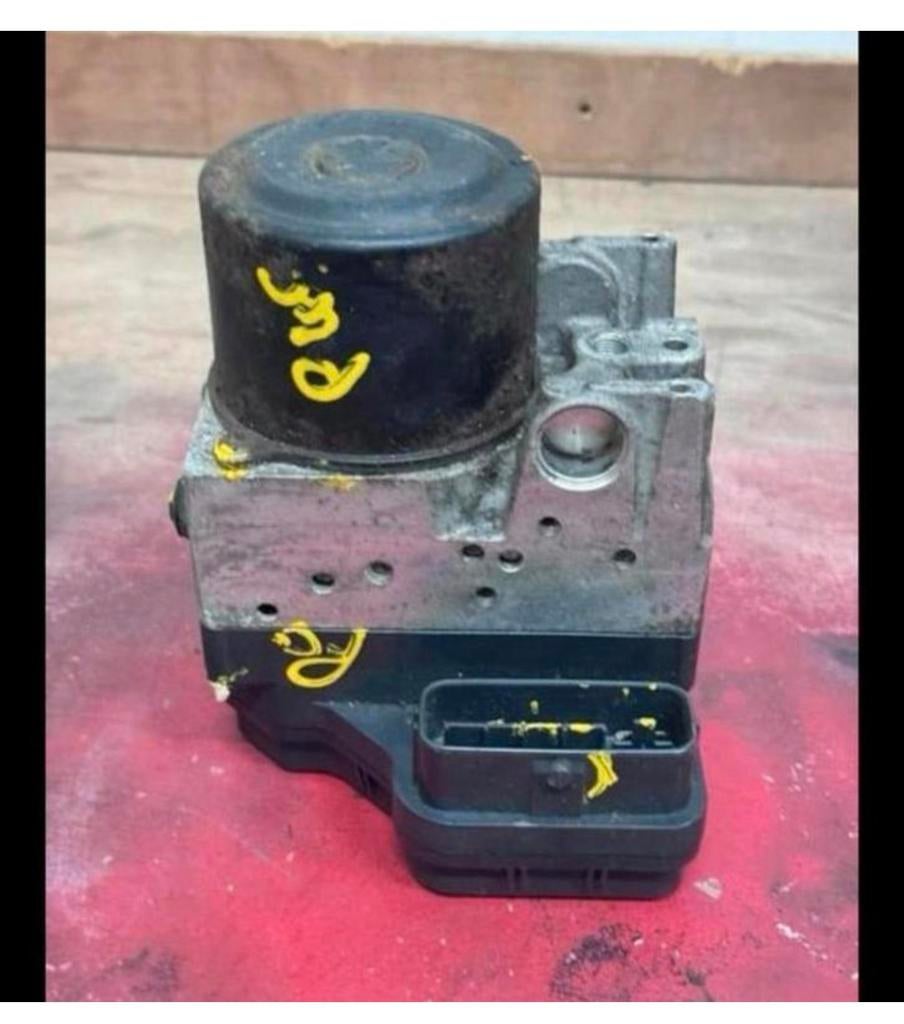 Mitsubishi L200 2006-2015 ABS rem pomp mn102452 1338007110, Auto-onderdelen, Ophalen of Verzenden, Gebruikt, Mitsubishi