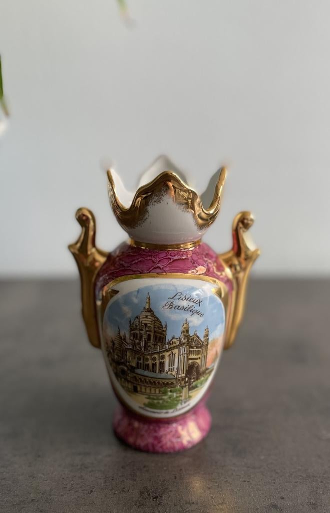 Vintage Limoges vaas "Basiliek van Lisieux, Antiek en Kunst, Antiek | Vazen, Ophalen