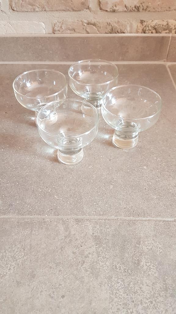 4 ijscoupe glazen, Verzamelen, Ophalen, Zo goed als nieuw