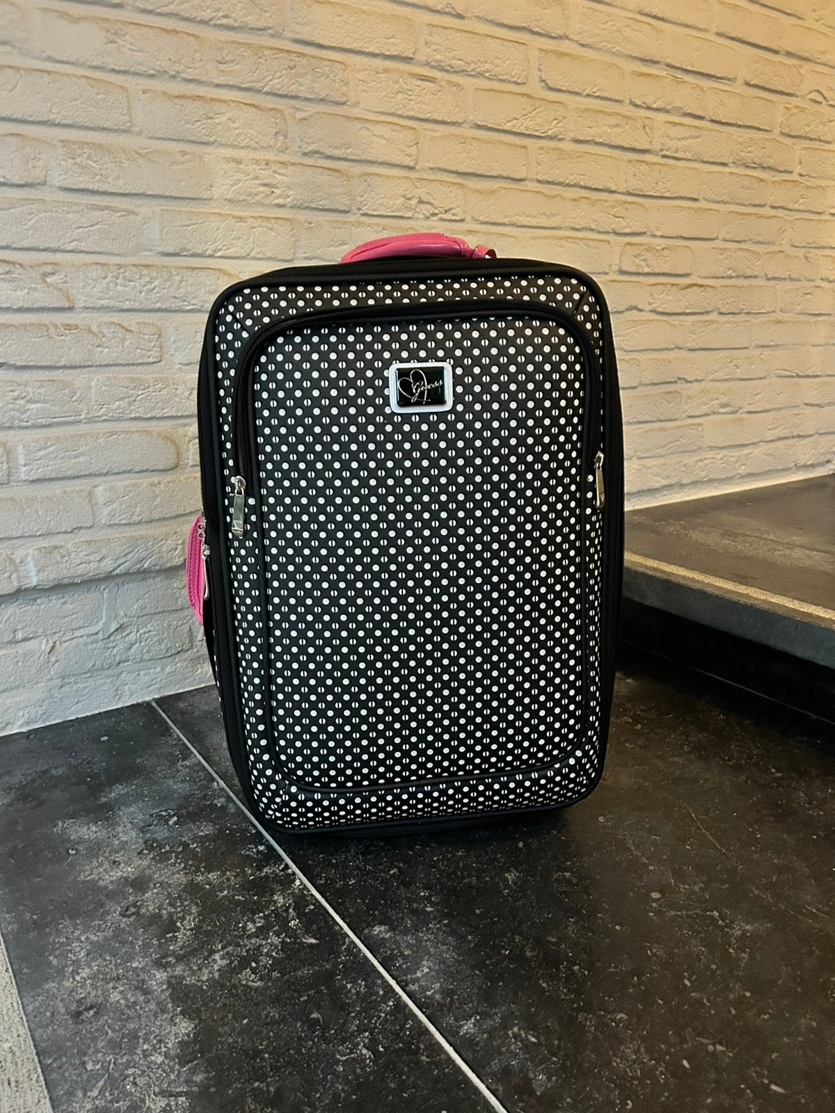 Een koffer van Guess, Ophalen, Wieltjes, 50 tot 60 cm, Zo goed als nieuw