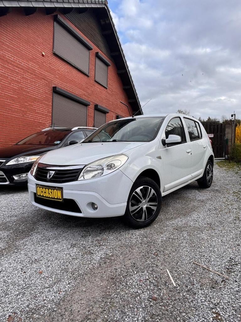 DACIA SANDERO Prete a immatricler Feuillet Rose, Euro 5, Boîte manuelle, 5 portes, Berline