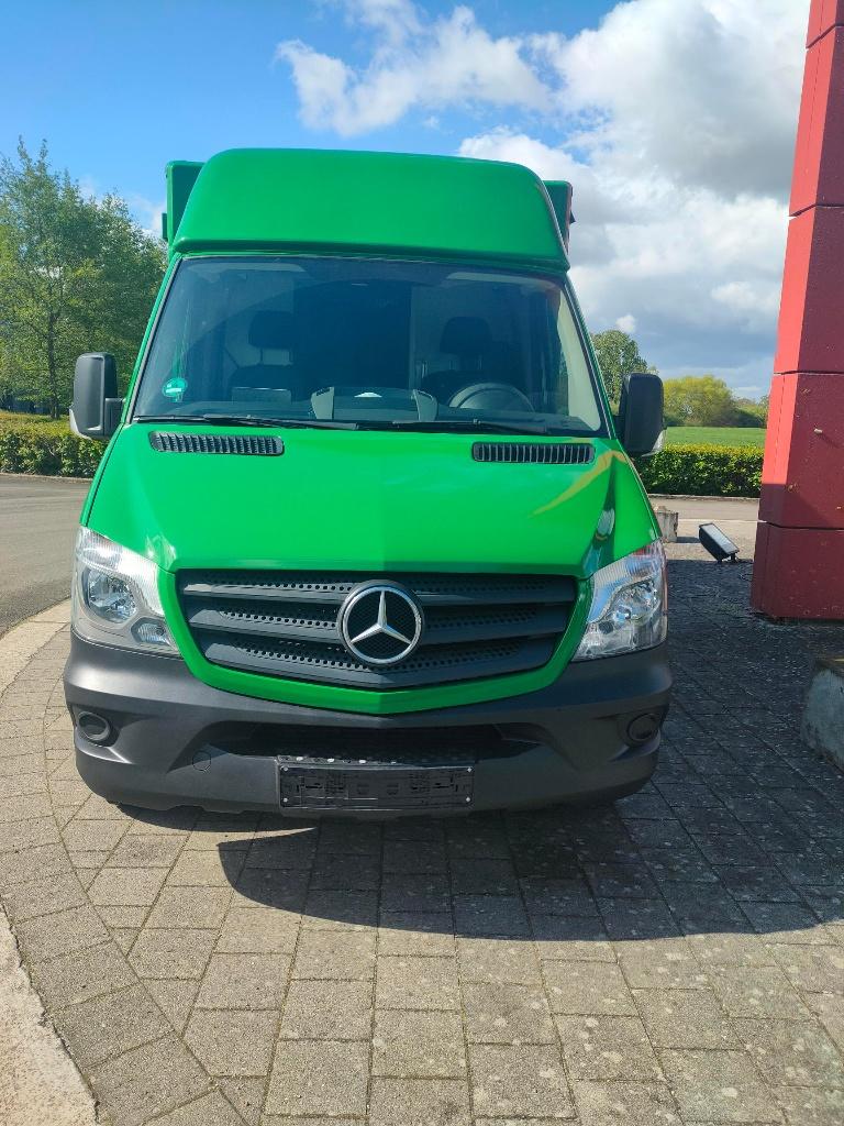 Foodtruck Iveco / Mercedes, Auto's, Overige Auto's, Voorwielaandrijving, 4 deurs, Stof, Zwart