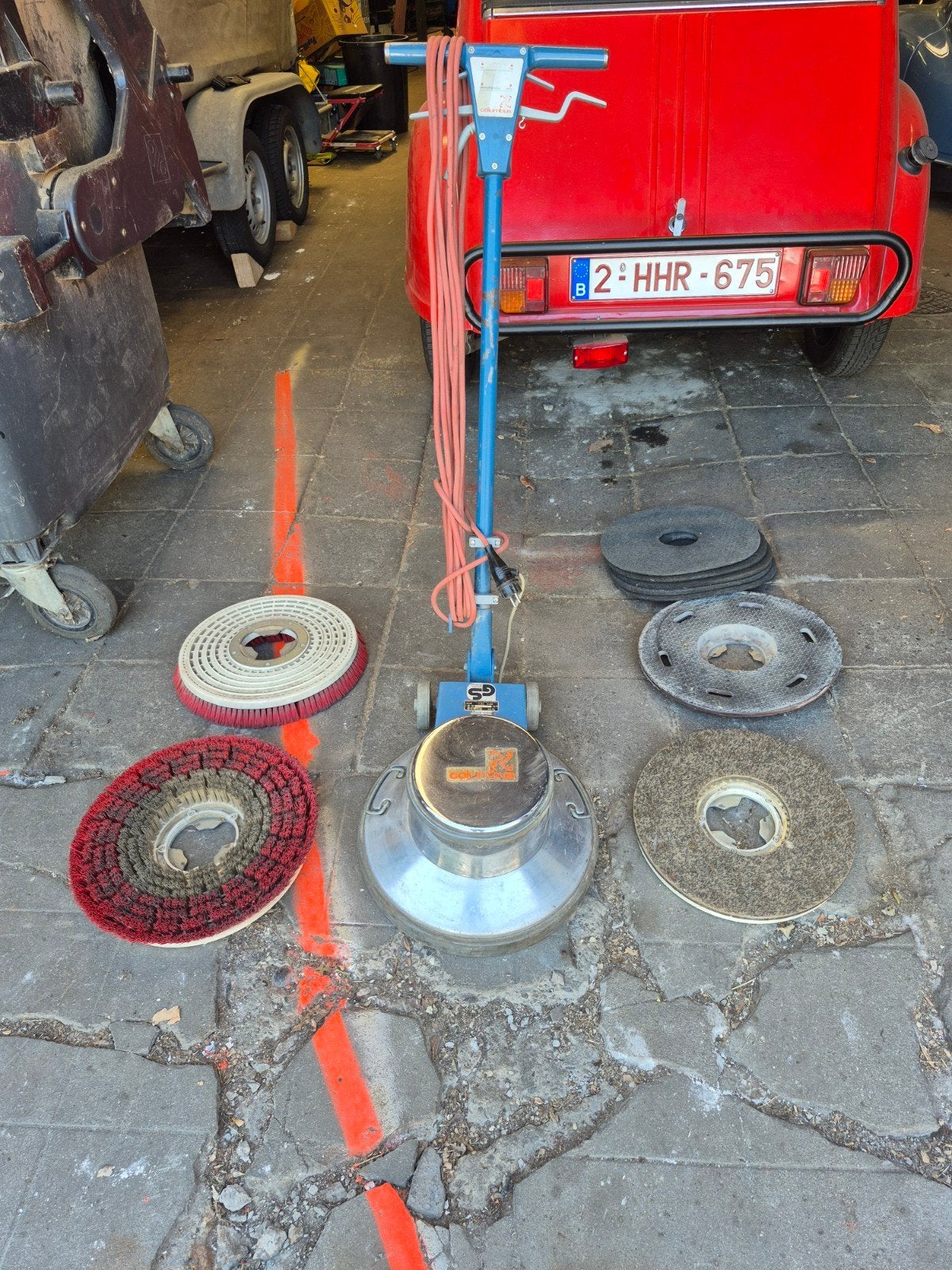 Monobrosse Columbus E400 S CH avec les patins, Bricolage & Construction, Matériel de nettoyage, Enlèvement, Comme neuf, Machine de nettoyage à brosse