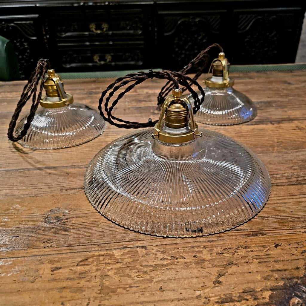 Luminaires suspendus vintage en verre Holophane. Prix/pièce., Enlèvement ou Envoi