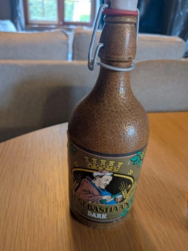 Bouteille de collection en grès bière St Sebastian, Enlèvement