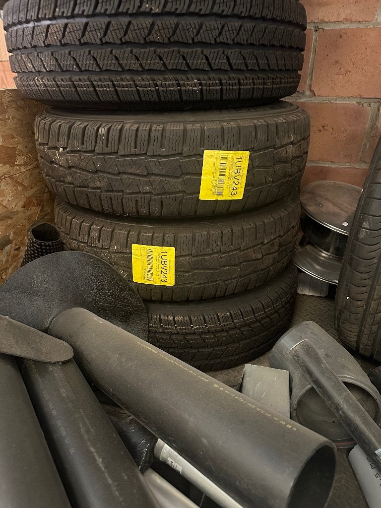 Banden Michelin  205/75/16, Auto-onderdelen, Banden en Velgen, Ophalen, Bestelwagen, 16 inch, Nieuw