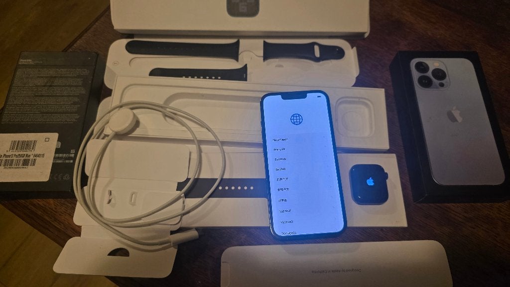 iPhone13 Pro256GB Blue + Apple Watch SE (2nd Gen) 40mm, Métal, IPhone 13 Pro, Comme neuf, Enlèvement