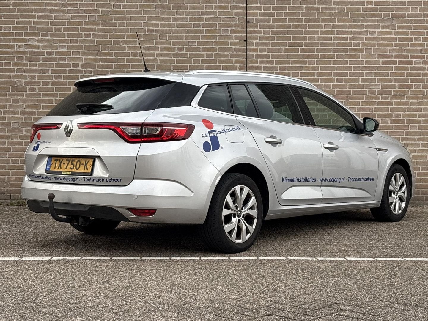 Renault Megane Estate 1.3 TCe Limited | € 4.950,- NETTO! | N, Auto's, Renault, 124 g/km, Bedrijf, Parkeersensor, Zilver of Grijs