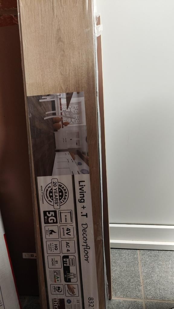 Mix Klusmateriaal: Laminaat (2m²+), Plinten, Kerdi, Enlèvement, Aggloméré
