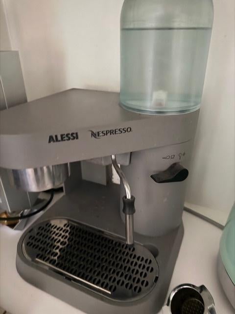 Alessi Nespresso koffiemachine, Huis en Inrichting, Ophalen, Gebruikt, Grijs, Metaal