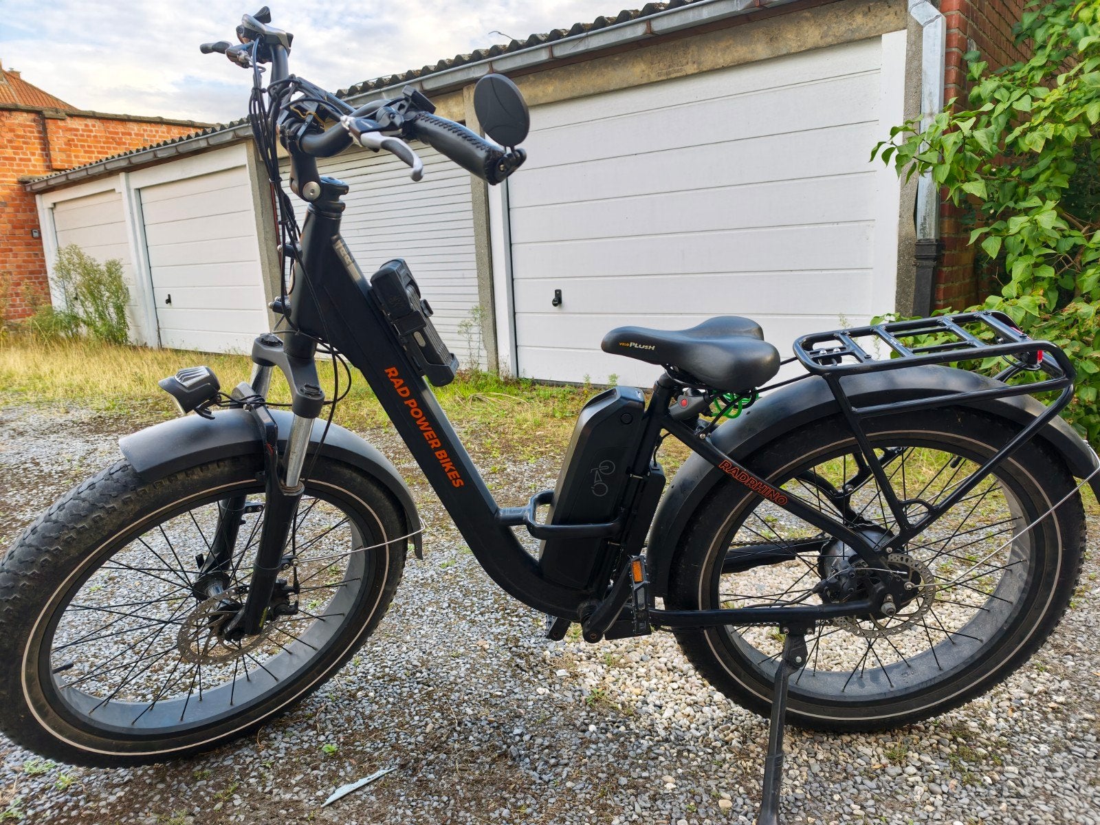 Radrhino 5, Fietsen en Brommers, Ophalen