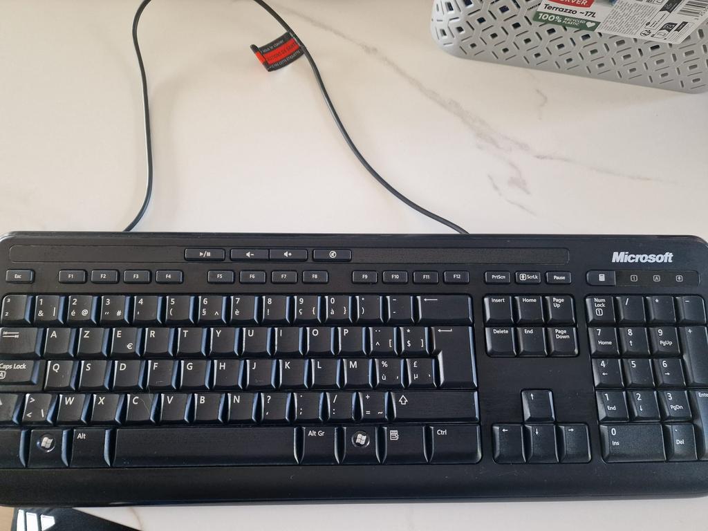 Microsoft Wired Keyboard 600 AZERTY – USB toetsenbord, Ophalen, Azerty, Zo goed als nieuw, Bedraad