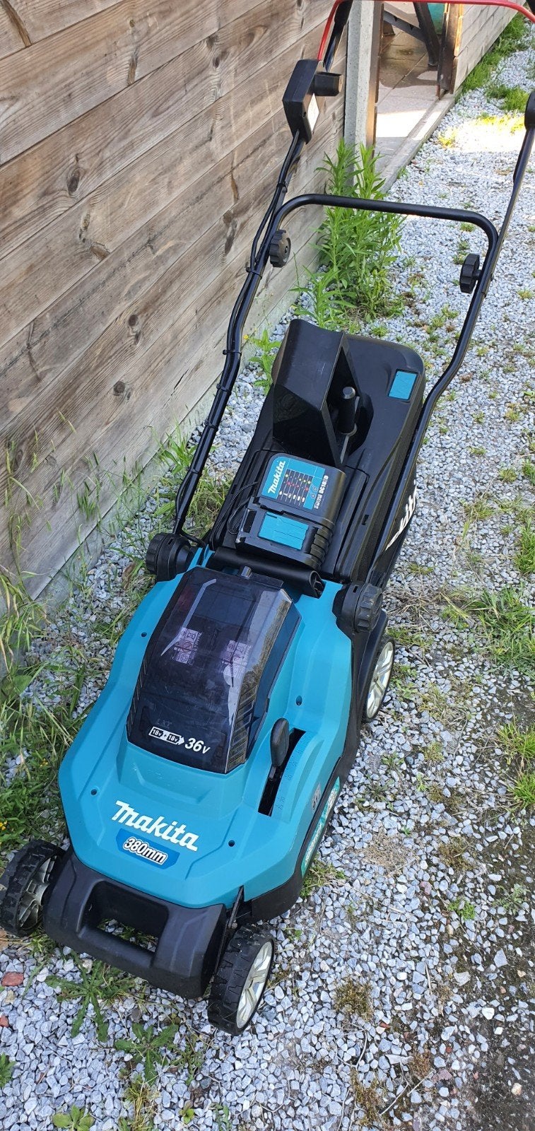 Makita DLM 382 grasmaaier, Tuin en Terras, Grasmaaiers, Ophalen, Accu-grasmaaier, Zo goed als nieuw, Makita