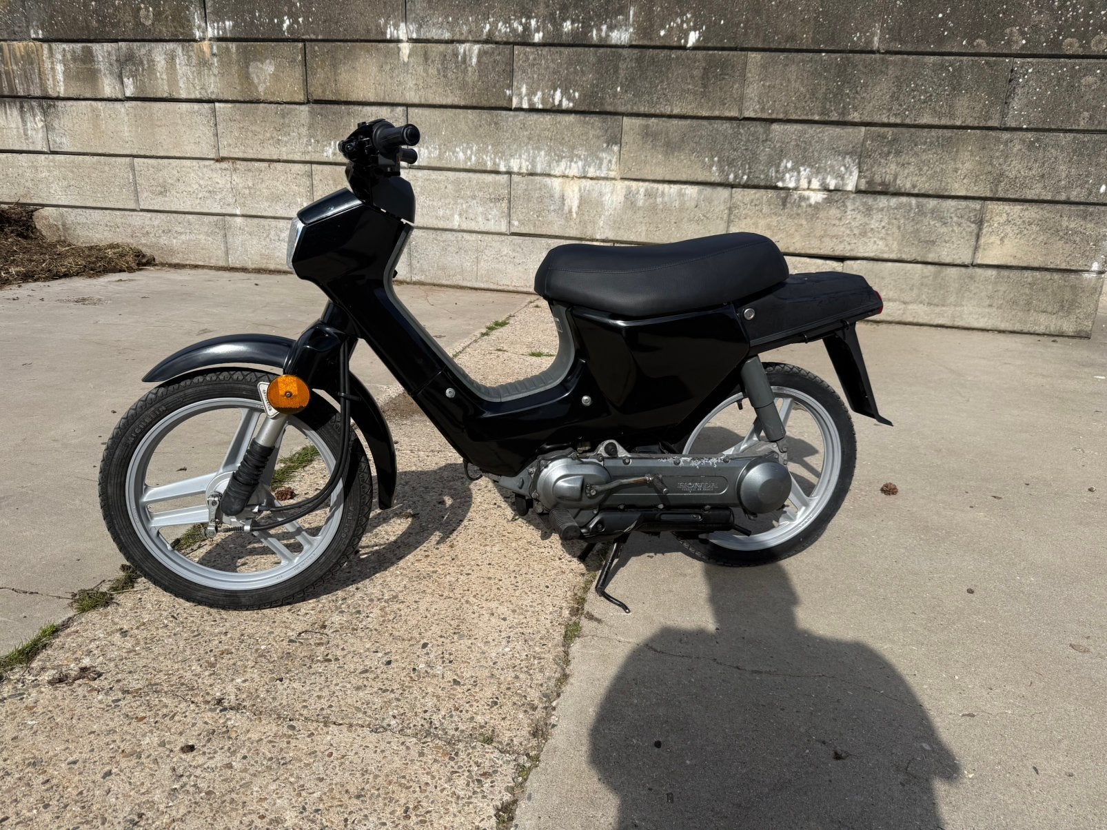 Honda wallaroo a klasse, Fietsen en Brommers, Brommers | Honda, Ophalen, Zo goed als nieuw