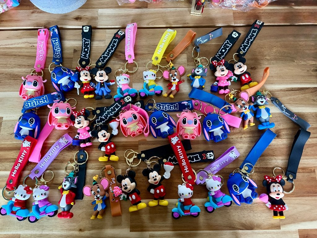 Detailhandelskavel van 30 sleutelhangers Disney, Hello Kitty, Ophalen of Verzenden
