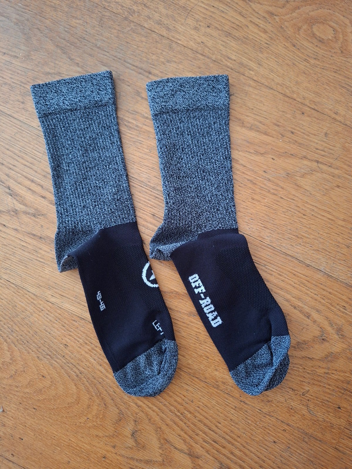 Chaussettes de cyclisme Assos Trail 43-46 NEW, Vélos & Vélomoteurs, Envoi