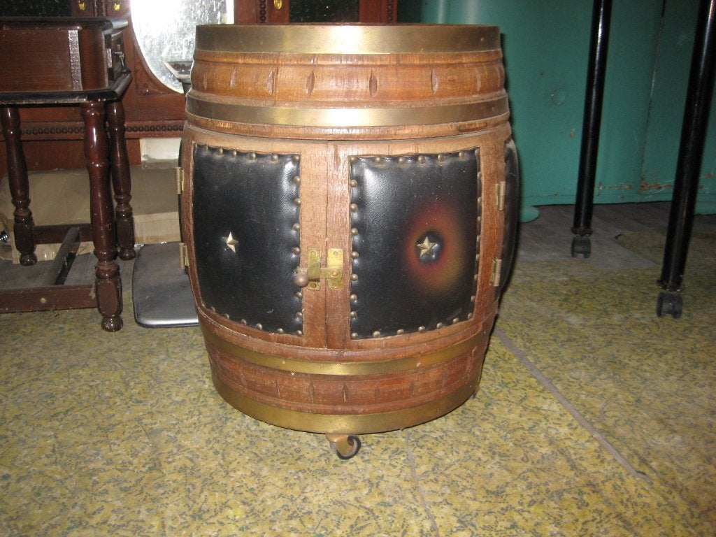 houten barkast / wijnrek in de vorm van een wijnvat, Ophalen, Gebruikt, 50 tot 75 cm