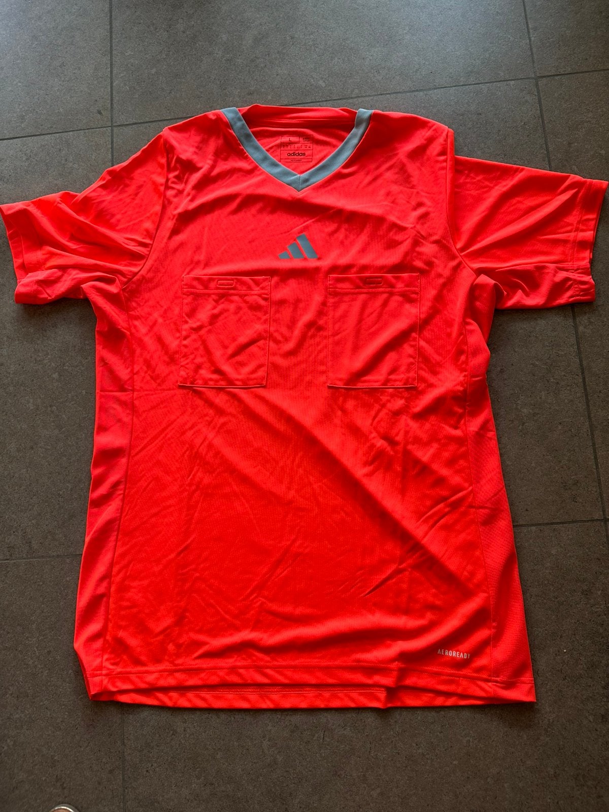 Referee shirt Adidas 2025-2026, Kleding | Heren, T-shirts, Verzenden, Nieuw, Maat 52/54 (L), Geel