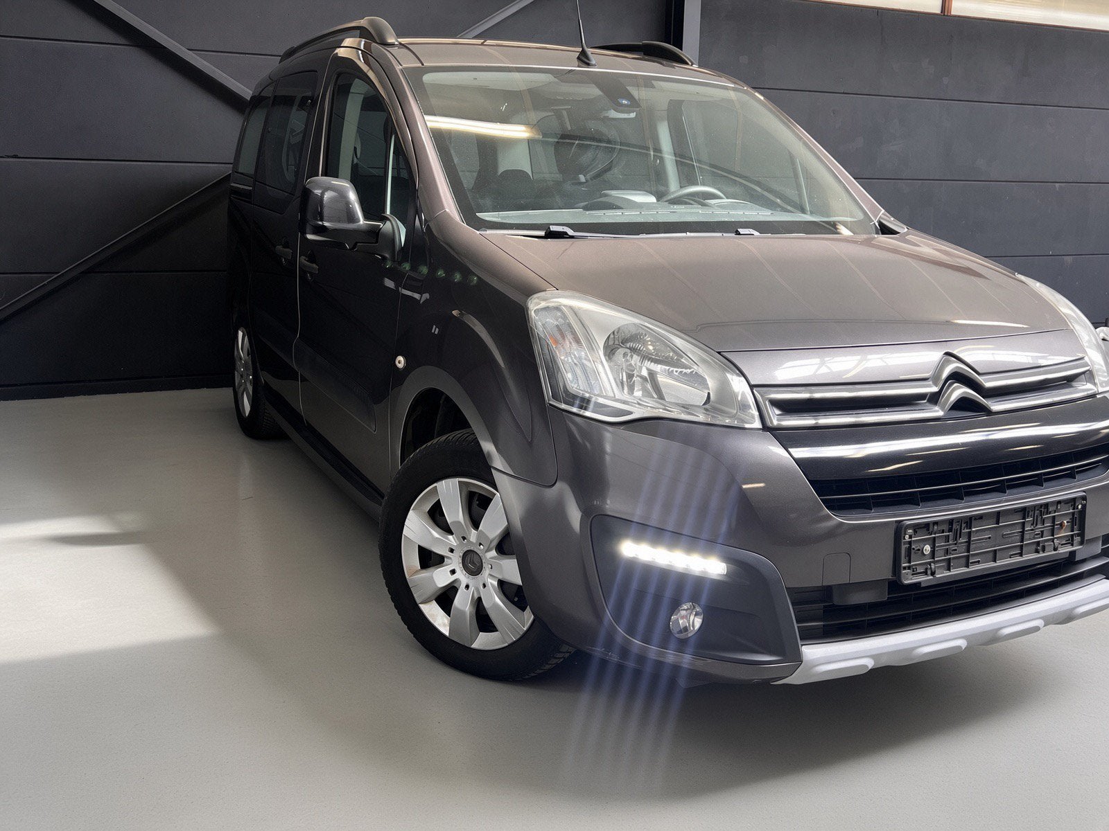 Citroen Berlingo 1.2 benzine, bj2017, 83.000km. 1j garantie, Autos, Citroën, https://public.car-pass.be/vhr/8ede24de-bebd-4e49-a164-40df672d2ccb