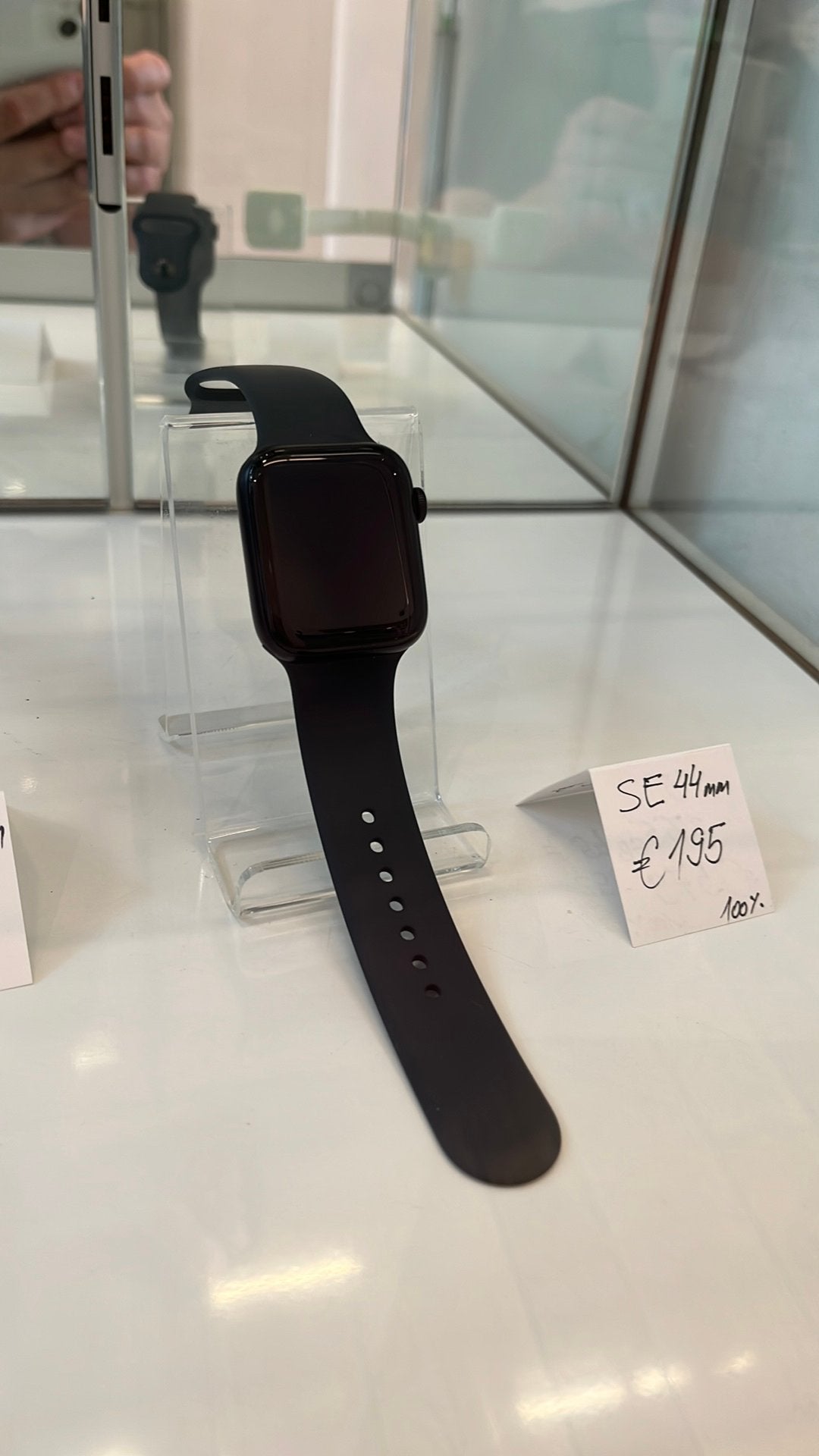 Apple watch SE 44mm, Bijoux, Sacs & Beauté, Montres | Enfants, Enlèvement, Comme neuf