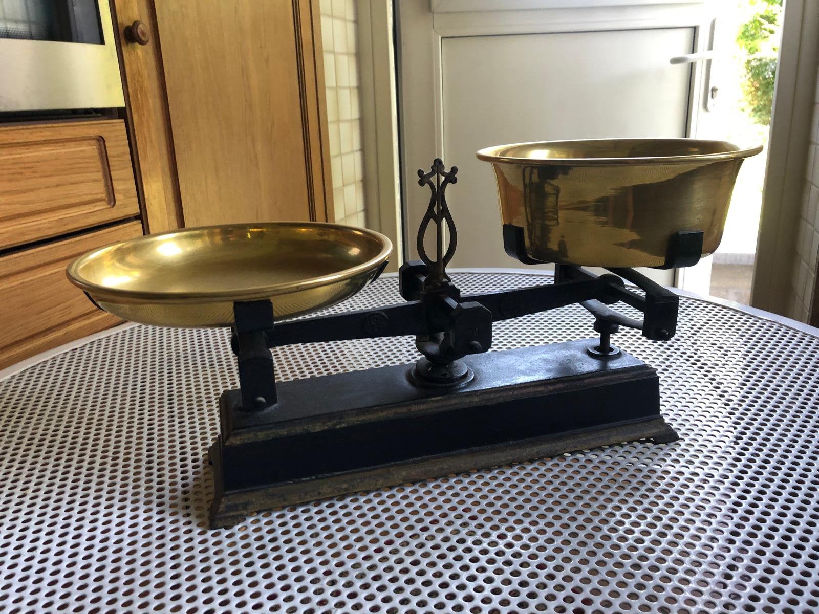 balance en laiton, base fonte, décoration et fonctionnement, Enlèvement, Comme neuf