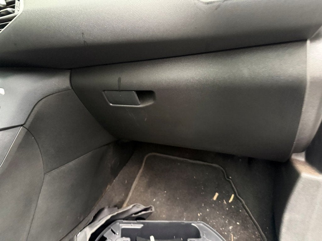 COMPARTIMENT A GANTS 308 SW (L4 / L9 / LC / LJ / LR), Kontakt-peugeot@peugeot.com, Utilisé, Peugeot Deutschland GmbH, Bahnhofsplatz
65423  Rüsselsheim, DE