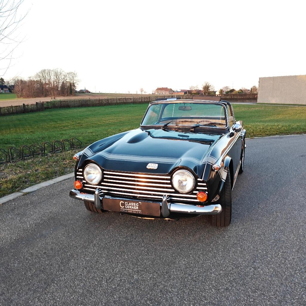 Triumph TR250, 2500 cc, Achterwielaandrijving, Cabriolet, Bedrijf