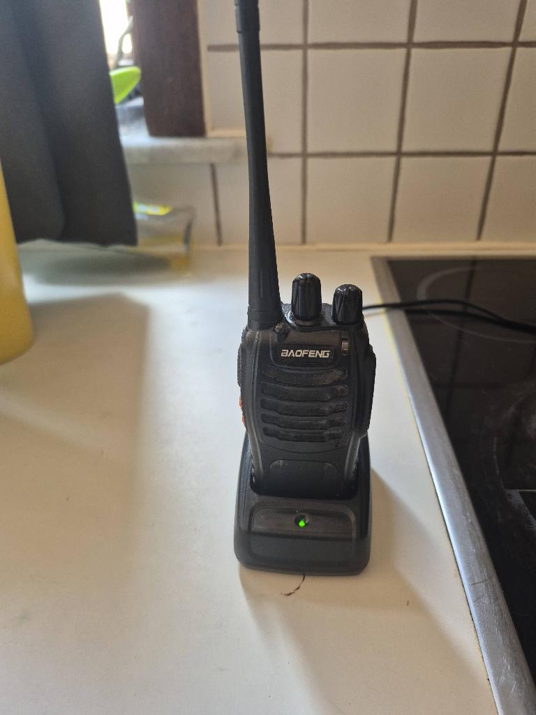 Walkie talkie, Télécoms, Talkies-walkies & Walkies-talkies, Enlèvement, Comme neuf, Talkie-walkie ou Walkie-talkie, Avec clip de ceinture