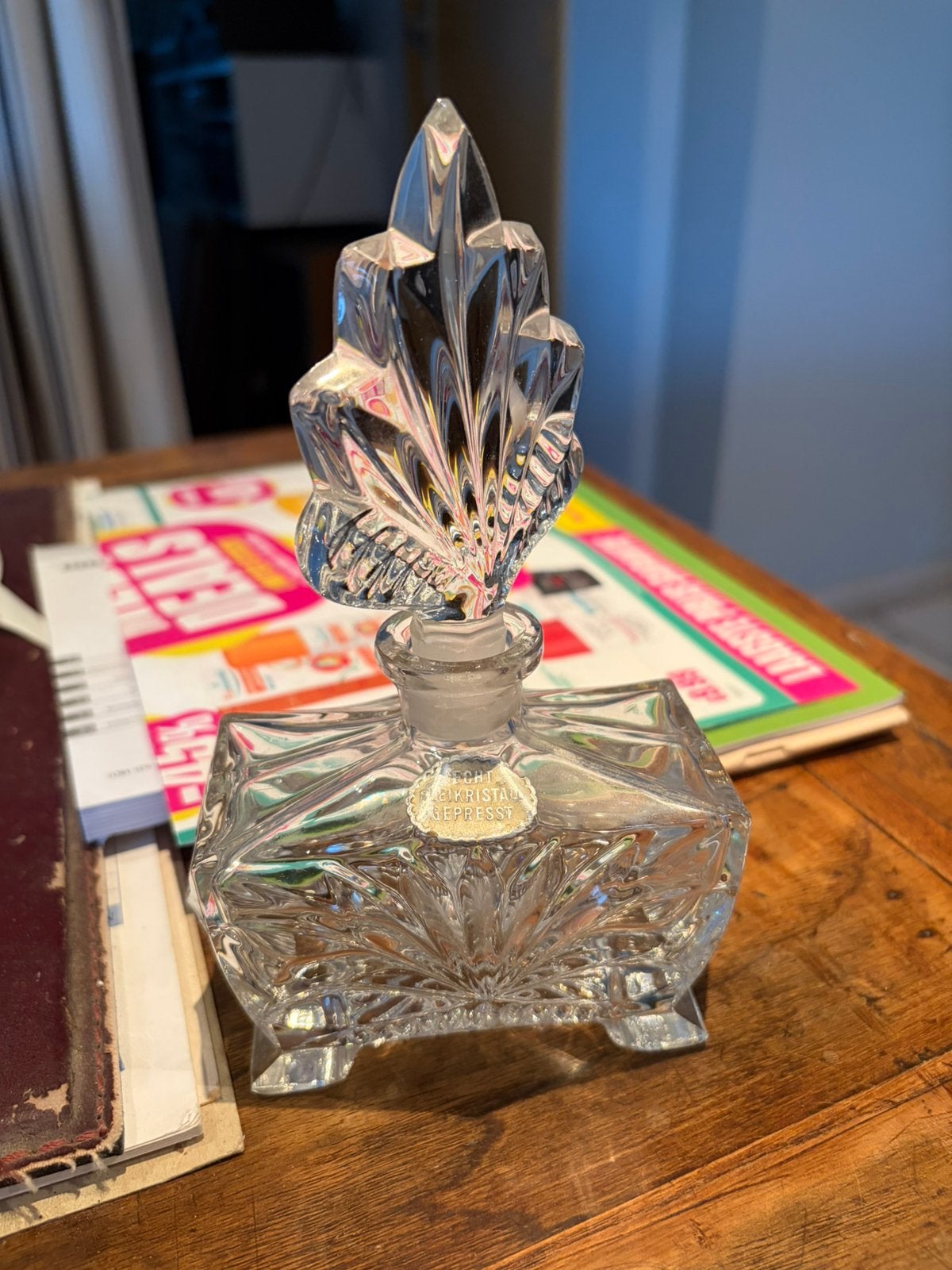 Vintage parfum bottle with lid, Ophalen