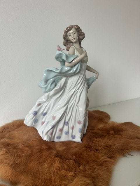 Lladro Dame met vogel, Ophalen