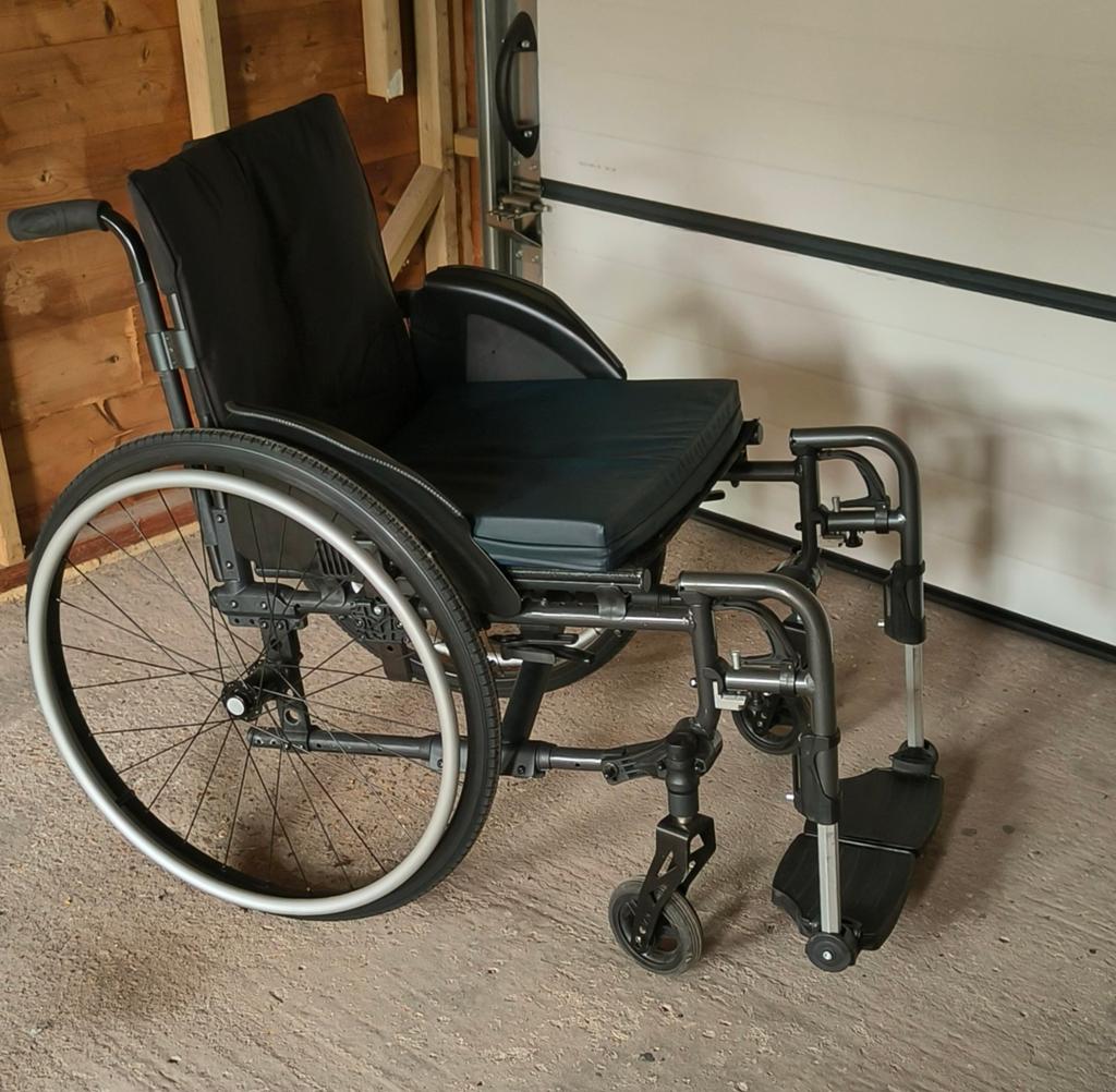 Lichte opvouwbare rolstoel, Ophalen