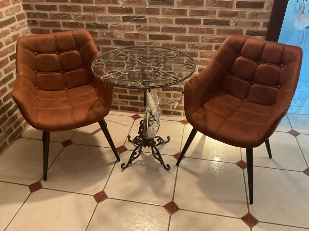 bijzettafel met 2 stoelen, Huis en Inrichting, Stoelen, Ophalen, Overige materialen, Twee, Bruin