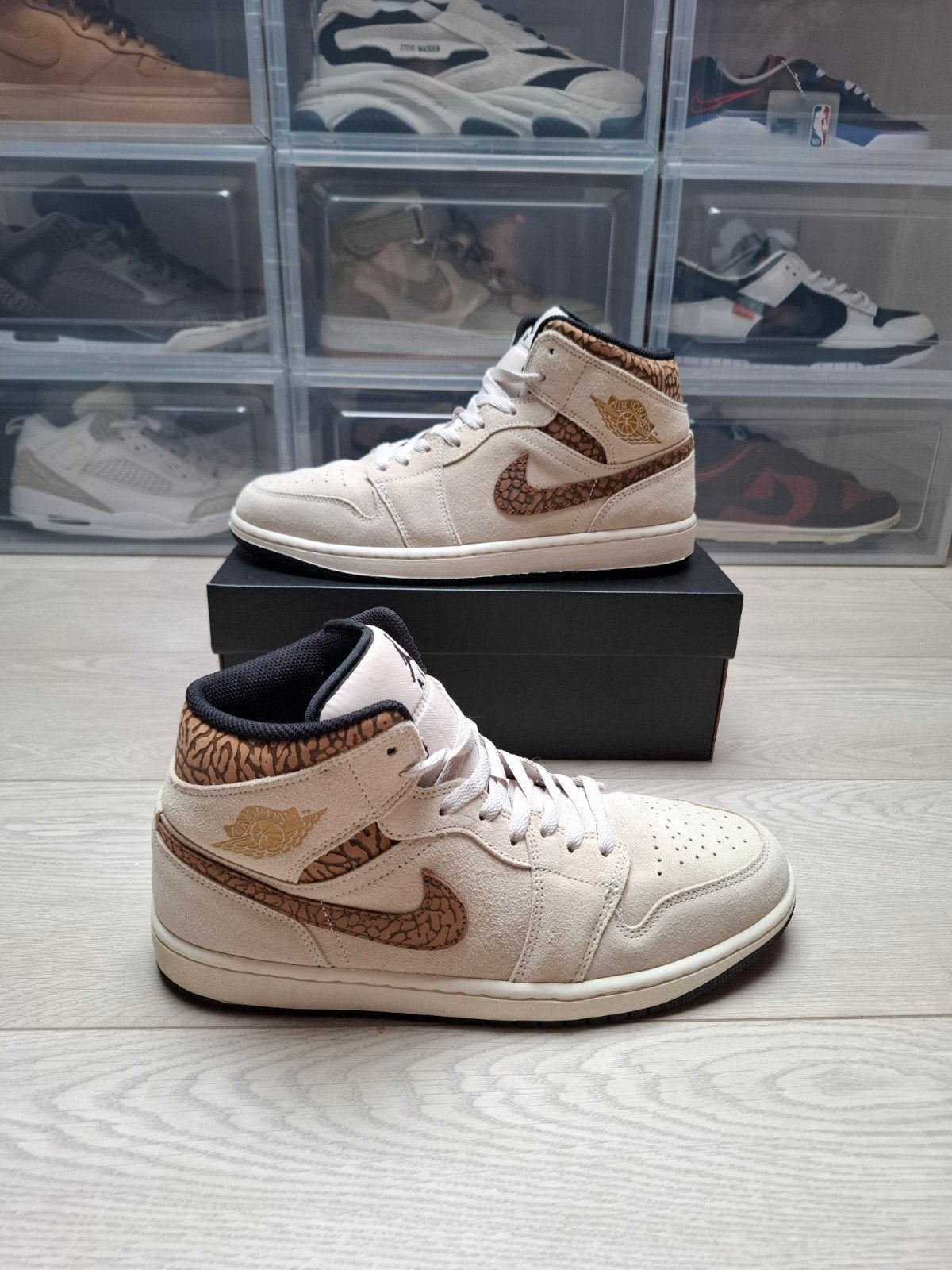 Air Jordan 1 Mid SE Brown Elephant – 44,5, Kleding | Heren, Overige kleuren, Ophalen of Verzenden, Zo goed als nieuw, Sneakers