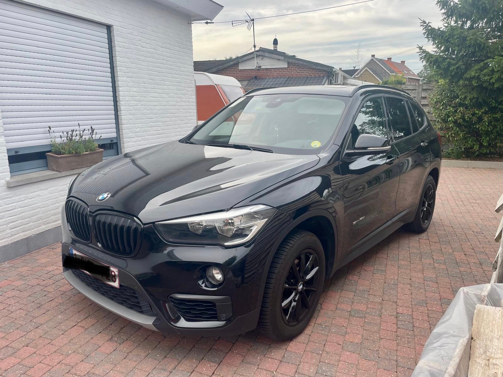 BMW X1 sDrive18d 2017-Pano-Leder-Trekhaak-Zeer nette staat, Auto's, BMW, 1995 cc, 4 cilinders, 1505 kg, Zwart