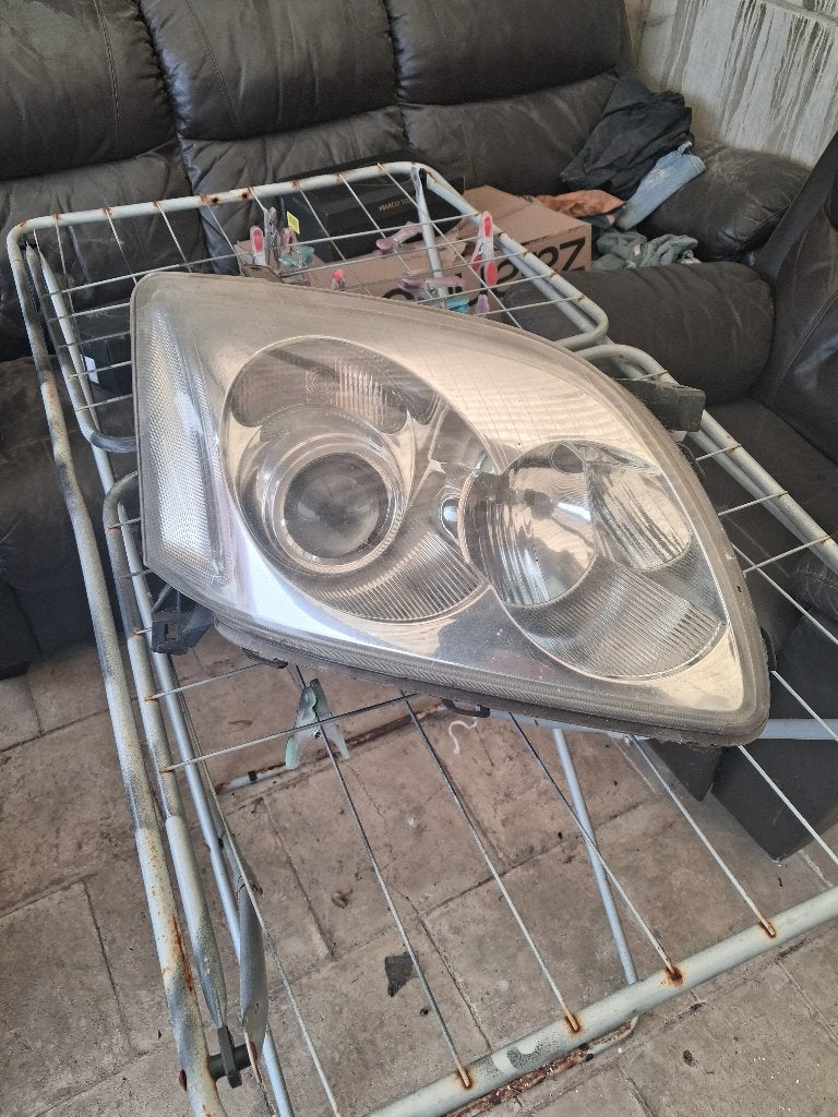 Koplamp avensis 2003-2008, Ophalen, Gebruikt, Toyota