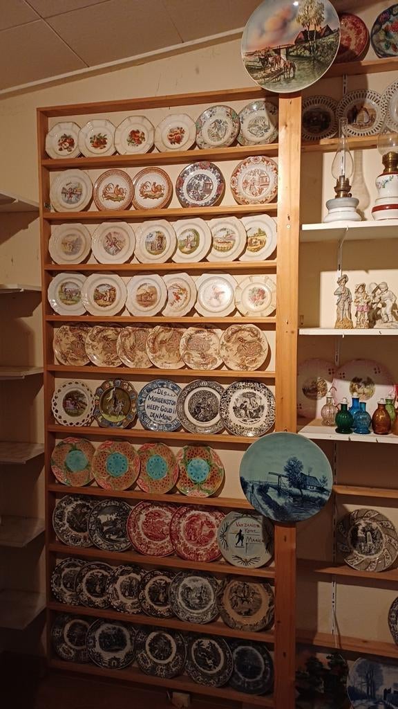 Antieke bordjes voor plate wall te Nieuwmoer, Ophalen