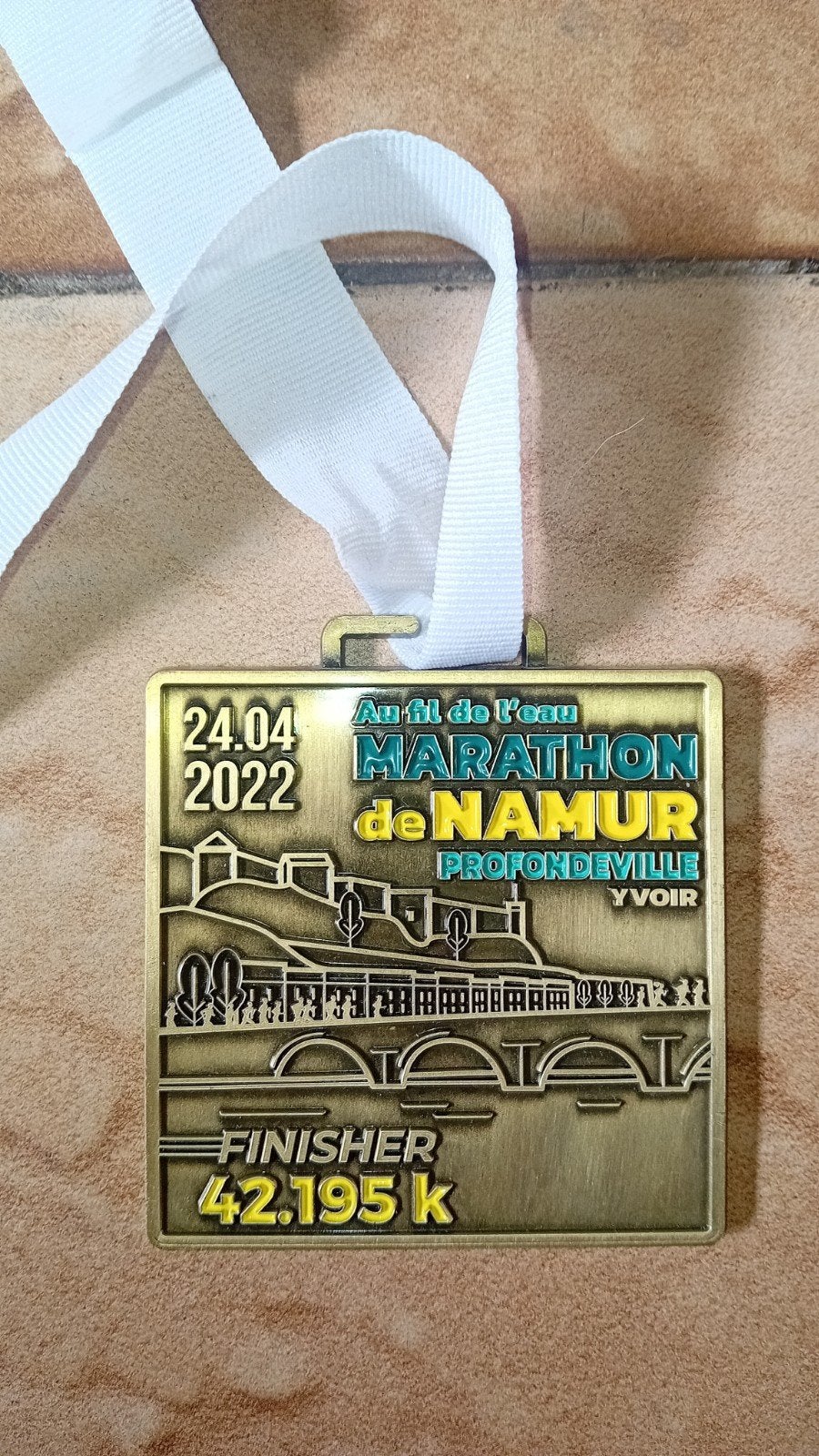 Medaille du marathon de Namur, Collections, Broches, Pins & Badges, Enlèvement, Comme neuf