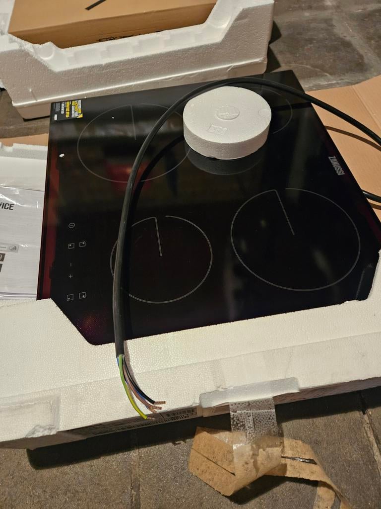 Plaques de cuisson : nouvelle induction intégrée ou Vitrocer, Electroménager, Enlèvement, Encastré, Induction, 4 zones de cuisson