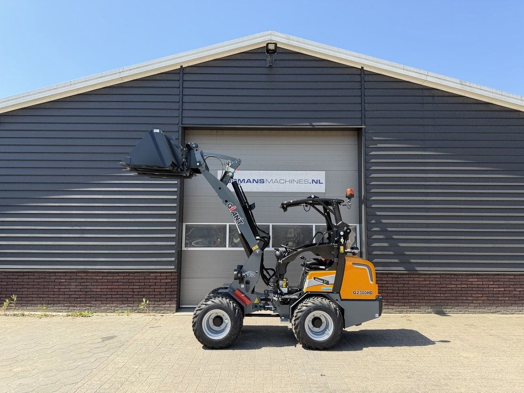 Giant G2300 HD minishovel NIEUW pro-inching, Articles professionnels, Machines & Construction | Grues & Excavatrices, Tobroco