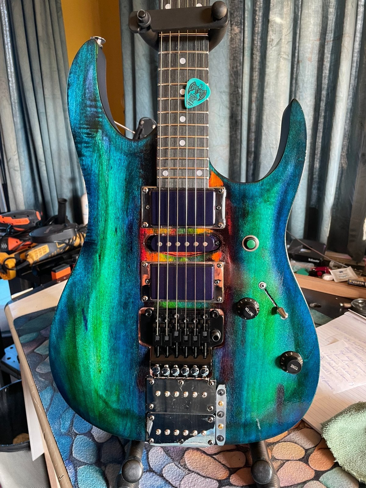 Electrische gitaar mét ..., Musique & Instruments, Instruments à corde | Guitares | Électriques, Comme neuf, Solid body, Marshall