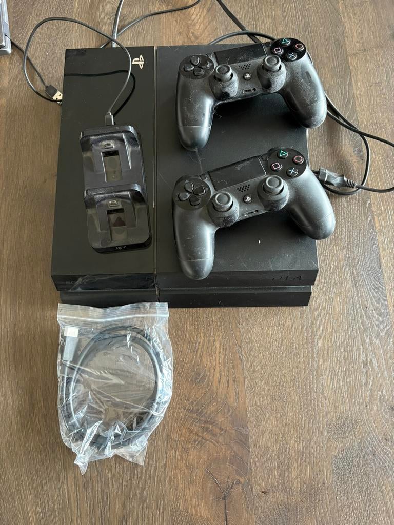 Playstation 4 met 2 controllers en games, Ophalen of Verzenden, Zo goed als nieuw, Met 2 controllers