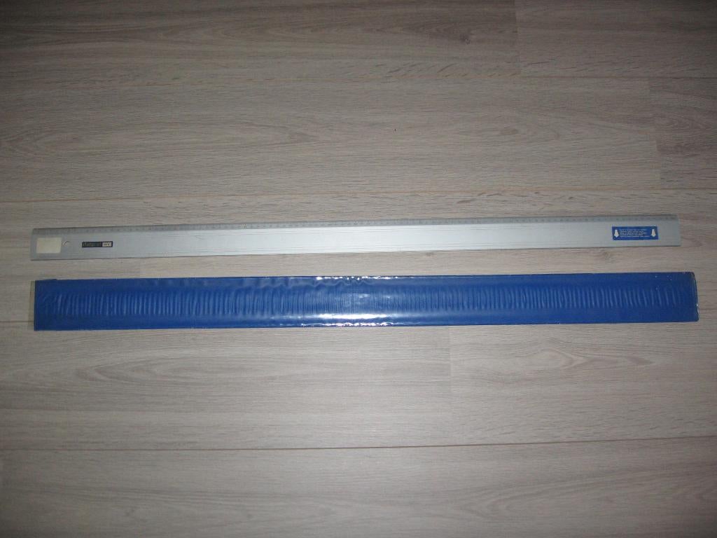 ijzeren 1-meter lat met anti-slip, Ophalen, Zo goed als nieuw