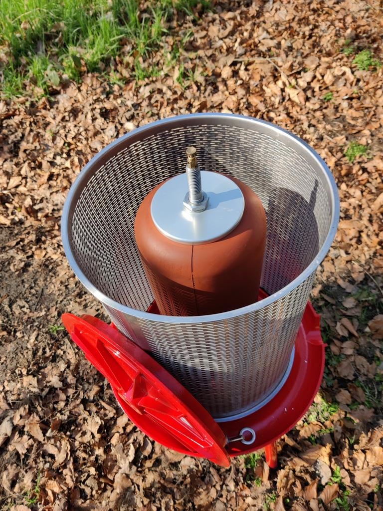 Hydro pers en wijn maken, Ophalen