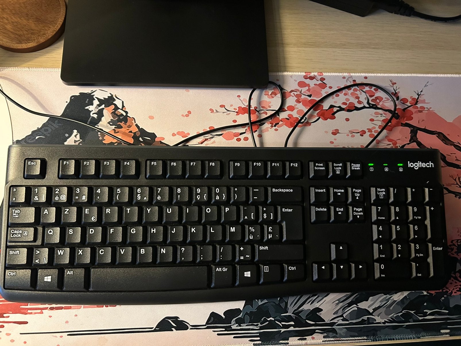 Logitech toetsenbord, Azerty, Comme neuf, Enlèvement, Pavé numérique
