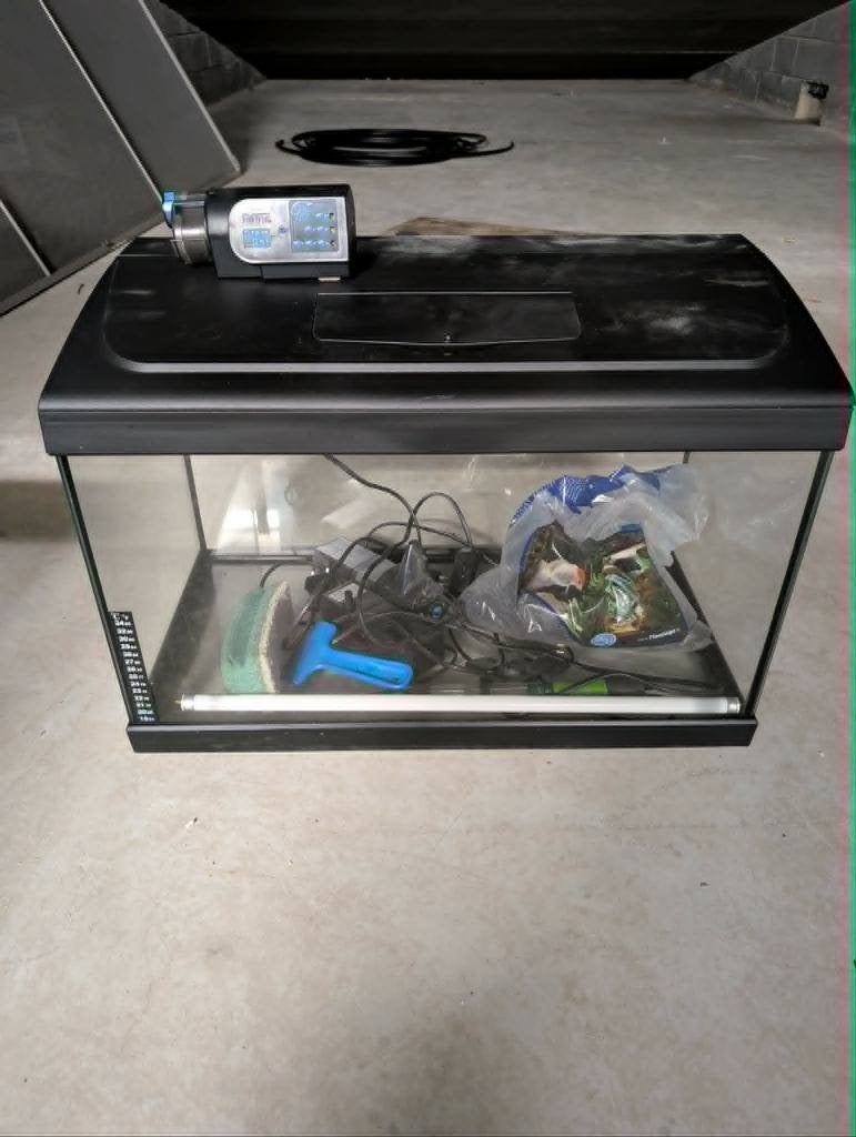 Aquarium 58x35x30cm met voeder automaat, Ophalen, Zo goed als nieuw, Leeg aquarium
