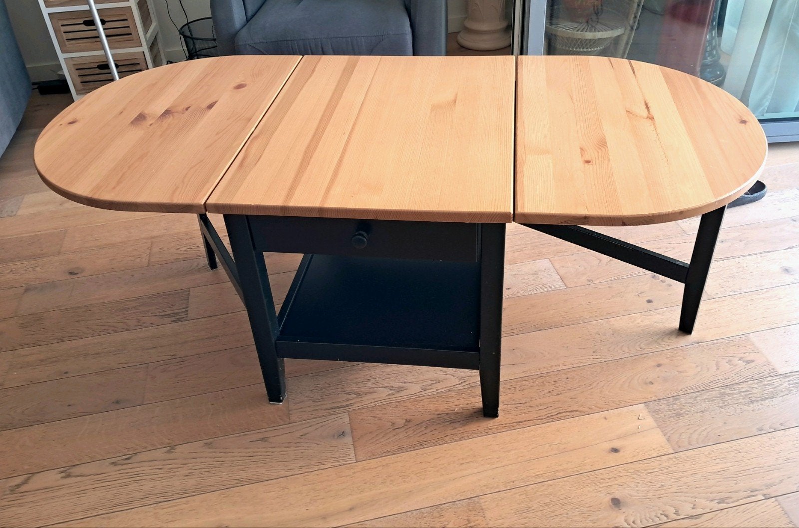 Table de salon extensible pin massif/noire et tiroir IKEA, Enlèvement, Utilisé, 50 à 100 cm, Ovale