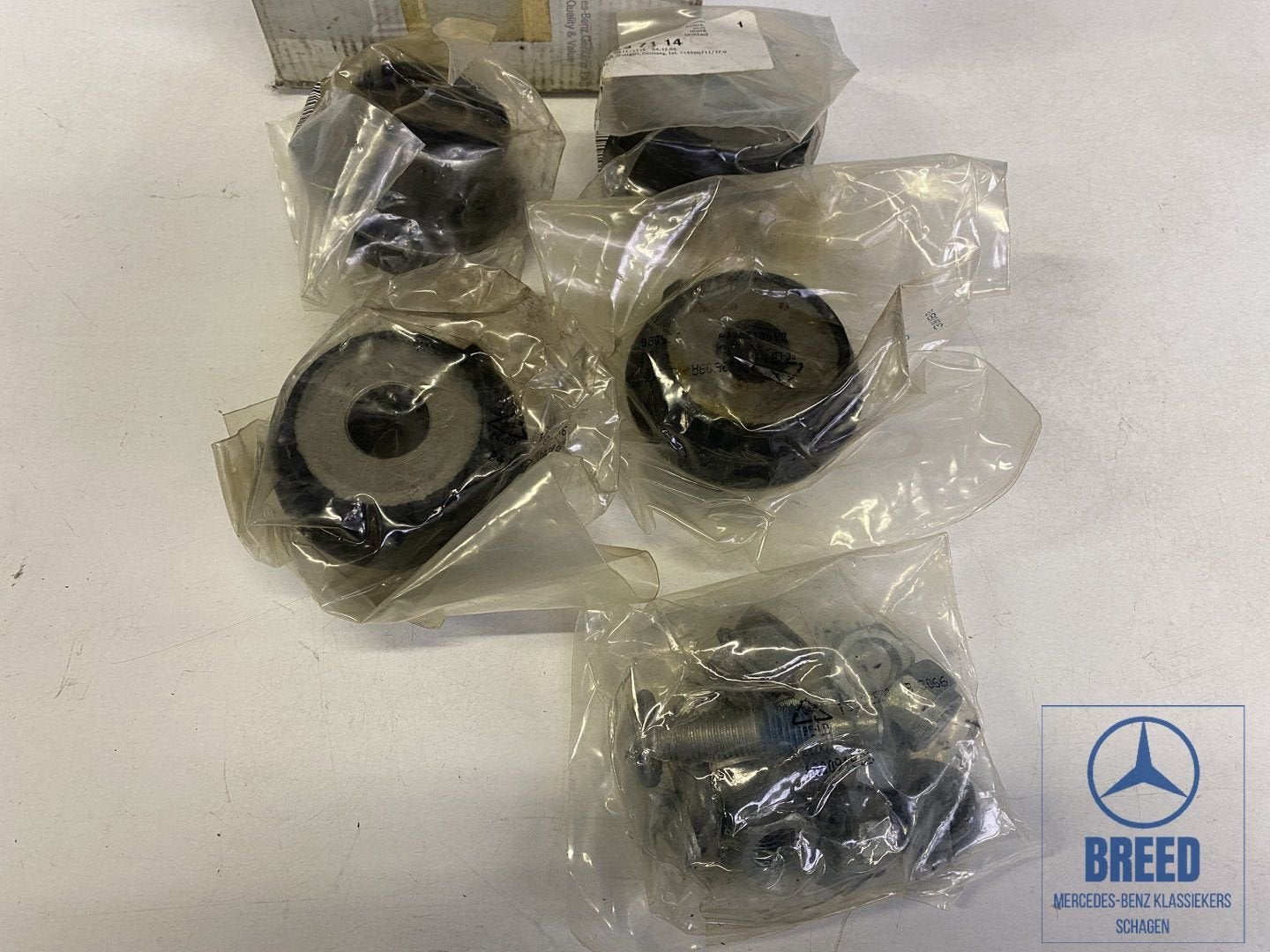 NOS rubberset draagarm voor Mercedes-Benz W210 E50 AMG, Autos : Pièces & Accessoires, Neuf, -, -, Enlèvement ou Envoi