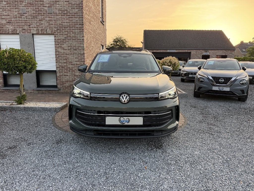Volkswagen Tiguan 1.5eTSI DSG PANO IQ-LIGHT 30 YEARS EDITION, Auto's, Volkswagen, Automaat, 1498 cc, 4 cilinders, Leder en Stof